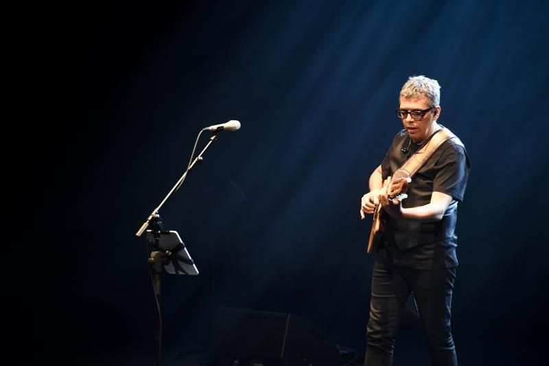 GENTE Y CULTURA 04-11-2018  LAS PALMAS DE GRAN CANARIA.  Concierto de Pedro Guerra en el Auditorio Alfredo Kraus.   FOTOS: JUAN CASTRO  | 04/11/2018 | Fotógrafo: Juan Carlos Castro