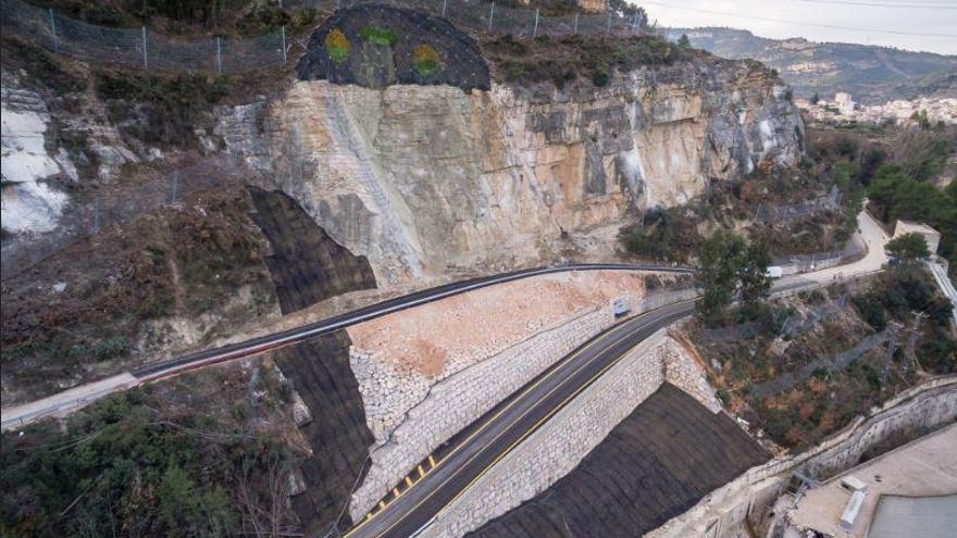 La ladera de Cortes de Pallás que sufrió desprendimientos.