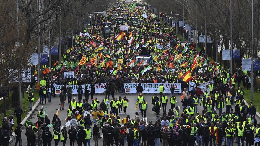 800 murcianos protestan en Madrid por el sector primario