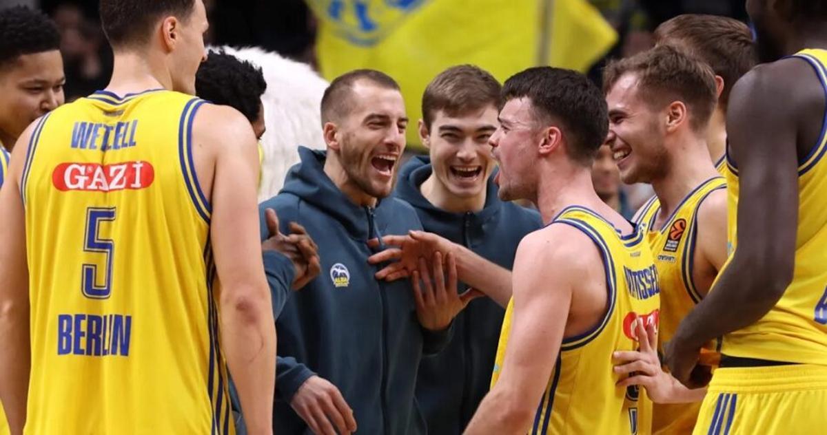 Los jugadores del Alba, tras un partido de la Euroliga.
