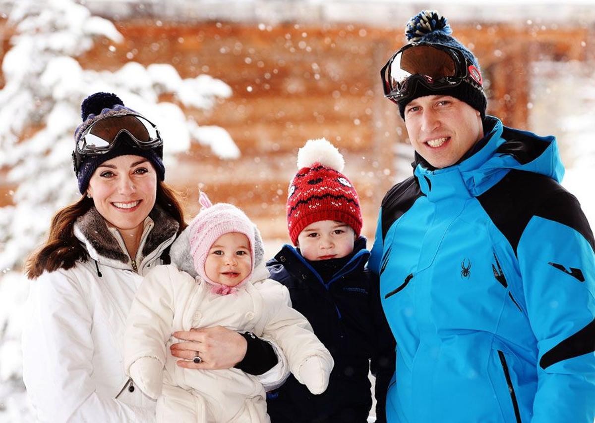 Kate Middleton y el príncipe Guillermo con sus hijos en los Alpes