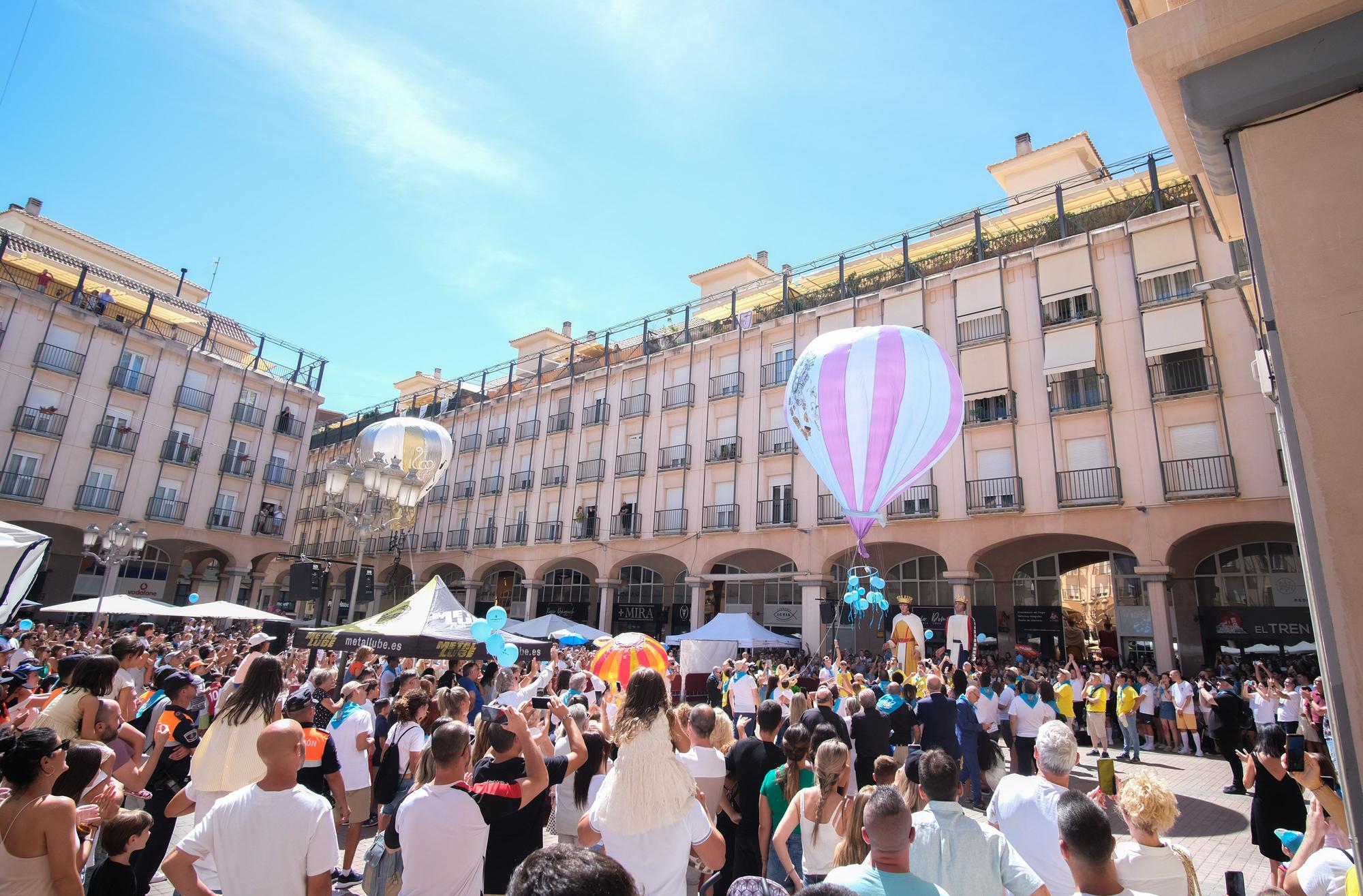 Así ha sido el "Correr la traca" y la suelta de globos de las Fiestas Mayores de Elda