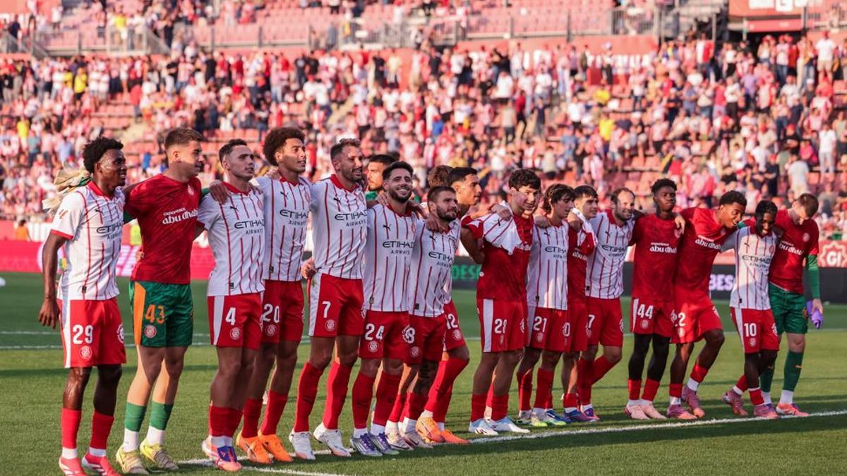 Els jugadors del Girona, després del primer triomf contra el València.