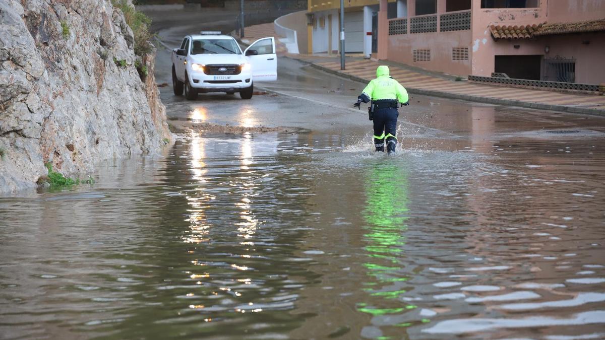 Inundacions en un punt de Cullera després d’un episodi de fortes pluges, en una imatge d’arxiu