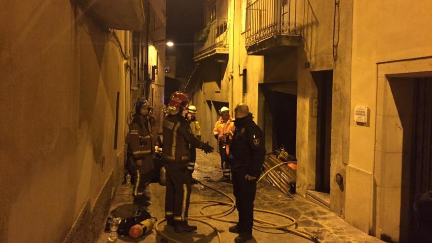 Un incendi en un garatge de Santpedor obliga a evacuar els veïns de tres immobles