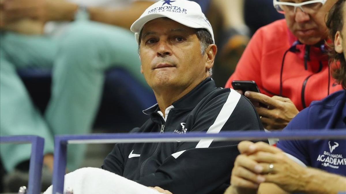 Toni Nadal siguiendo un partido desde la grada en una imagen de archivo