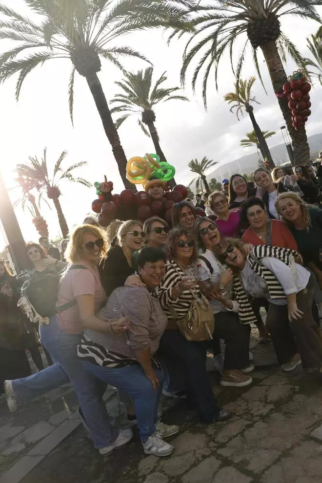 FOTOS | 30.000 personas llenan el Parc de la Mar en el Raïm Wine Fest