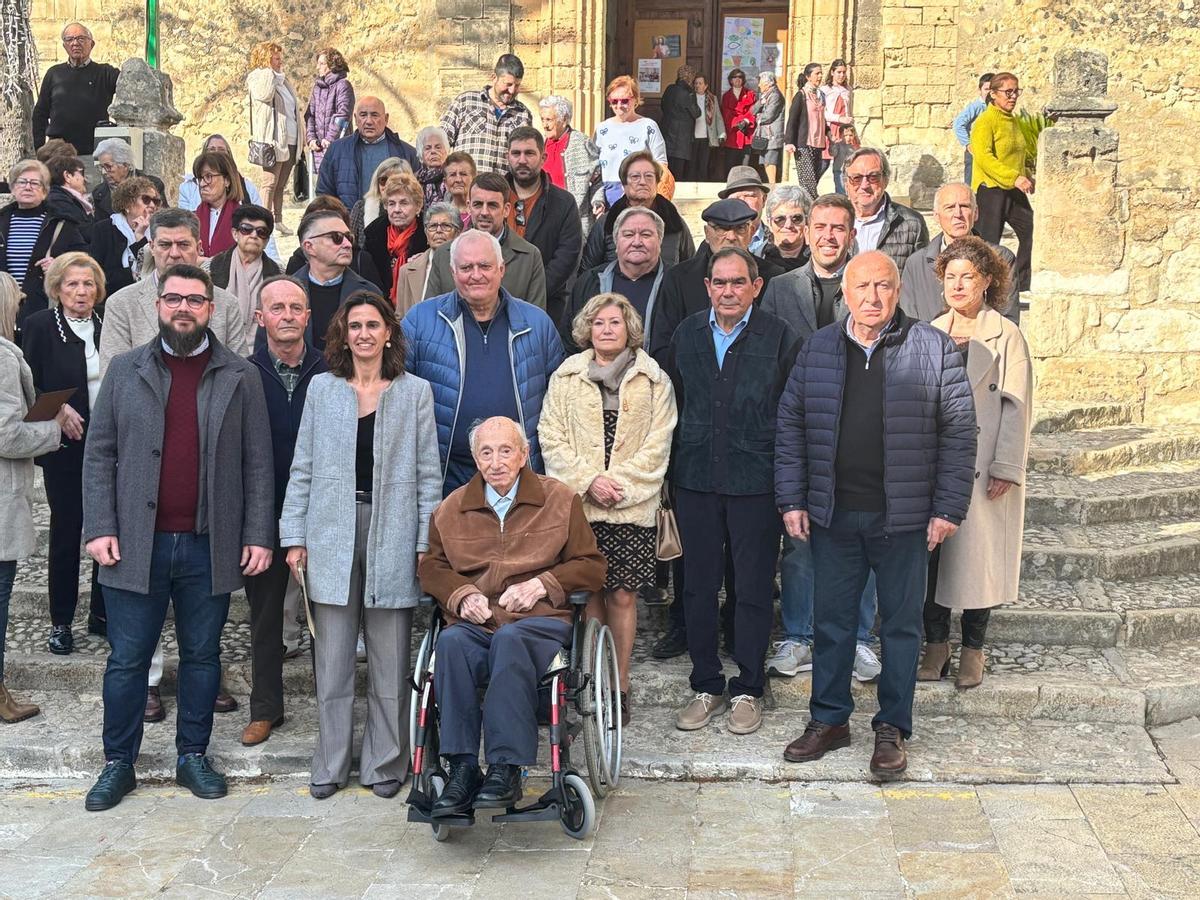 Nofre Arbona, en el centro, durante el acto de homenaje celebrado este sábado en Montuïri.
