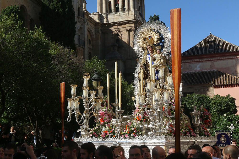 La Virgen del Carmen de Pedregalejo preside el Rosario de las Glorias