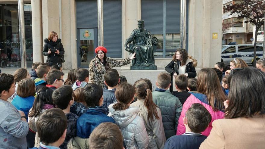 Alumnos visitan el Ayuntamiento de Vila-real