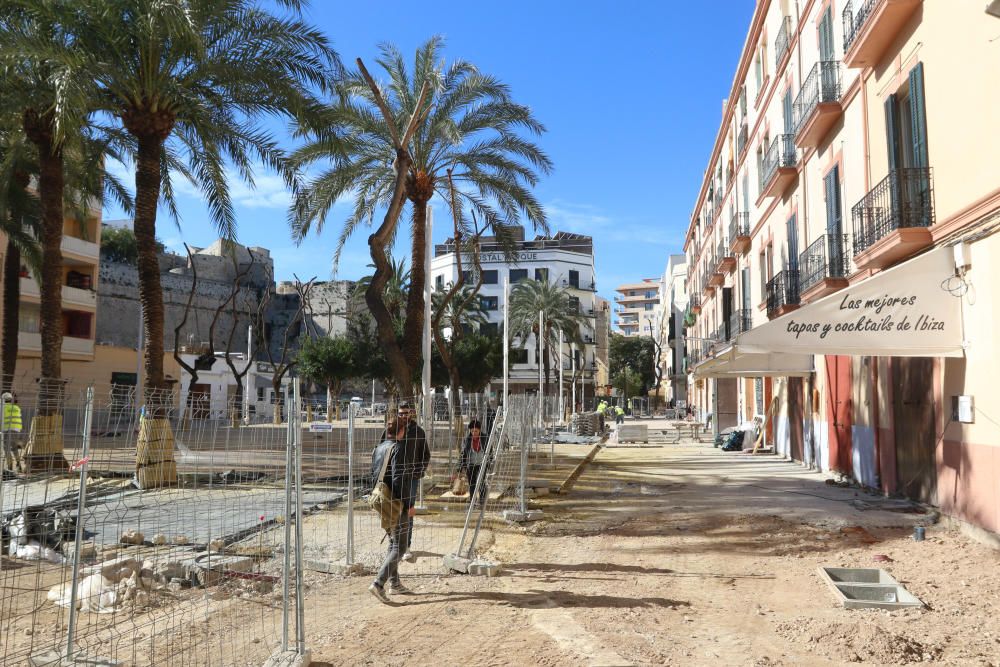 Visita del alcalde de Vila a las obras de la plaza del Parque.