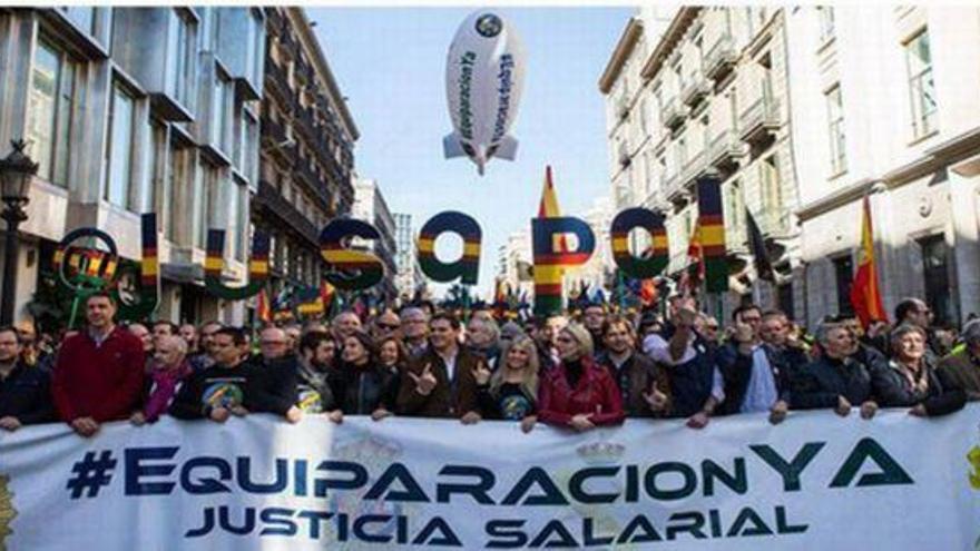 Las Cortes piden la equiparación salarial de las fuerzas de seguridad