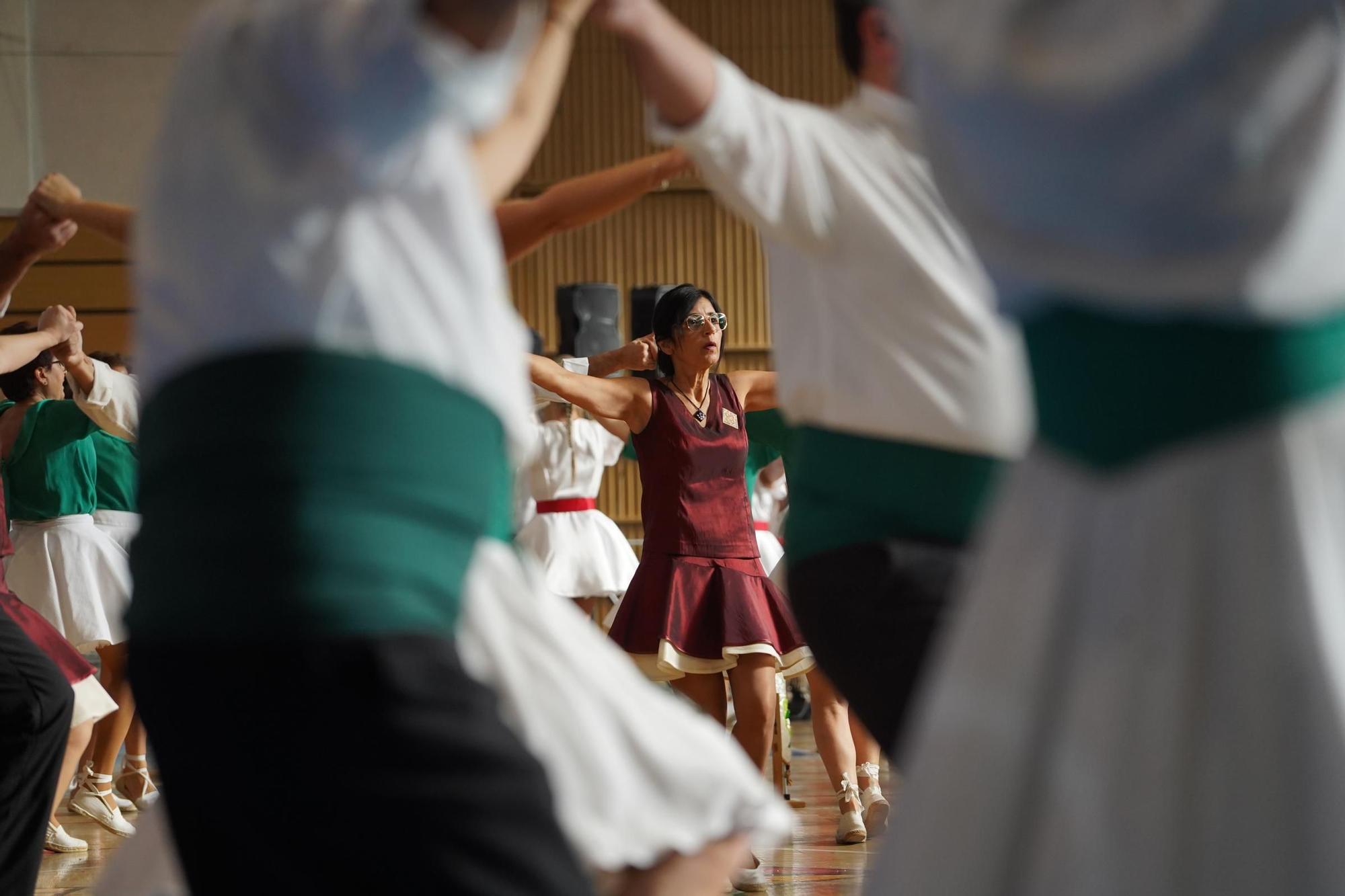 Les imatges de la celebració del 40e aniversari del Sarau Artesenc amb el concurs de colles sardanistes