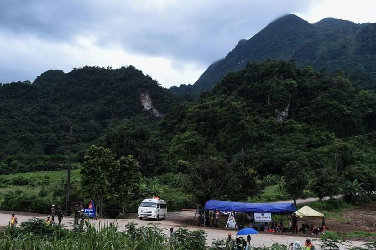 Rescatados todos los 12 niños y el monitor que quedaron atrapados en una cueva de Tailandia