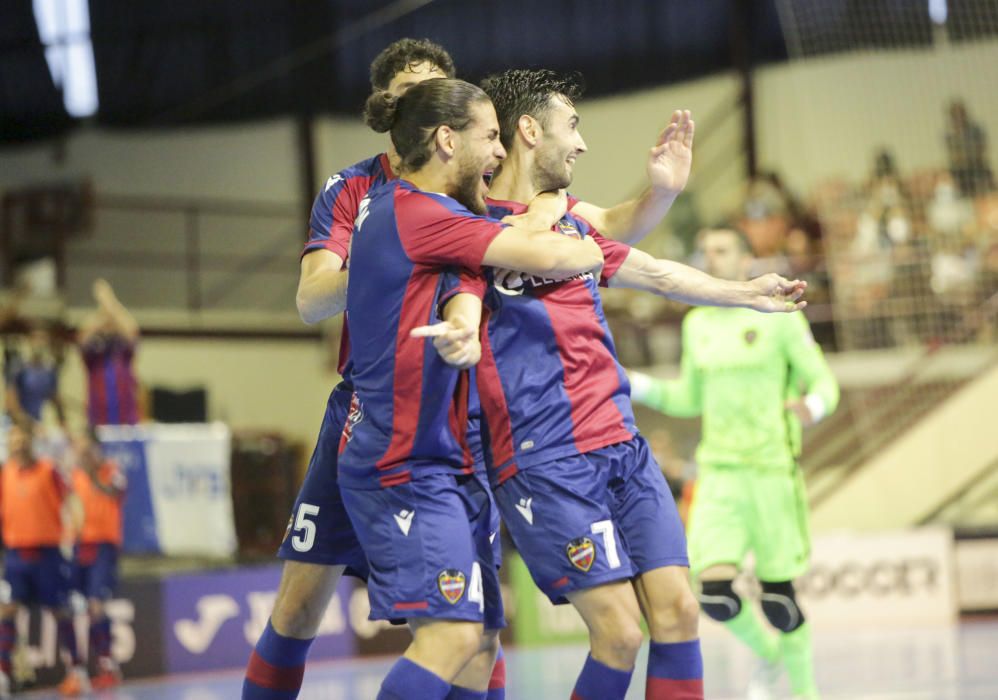 Levante - Valdepeñas: Las mejores fotos del duelo