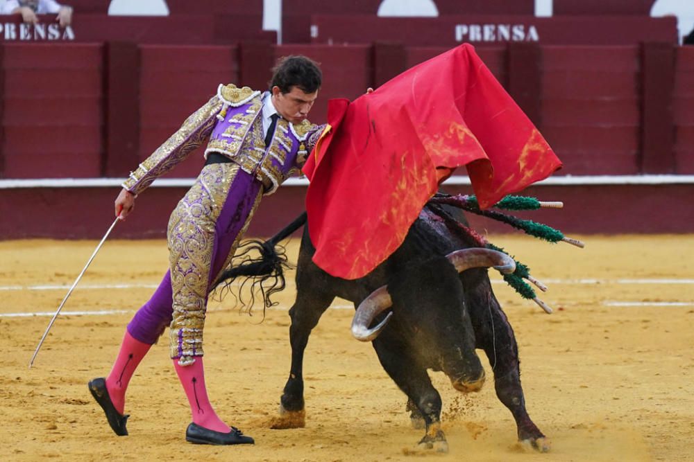 En la última cita taurina de esta feria en la plaza de toros de La Malagueta, se lidiaron toros de Gabriel Rojas. El cartel lo formaron Santana Claros, Juan Carlos Benítez y Miguel Aguilar.