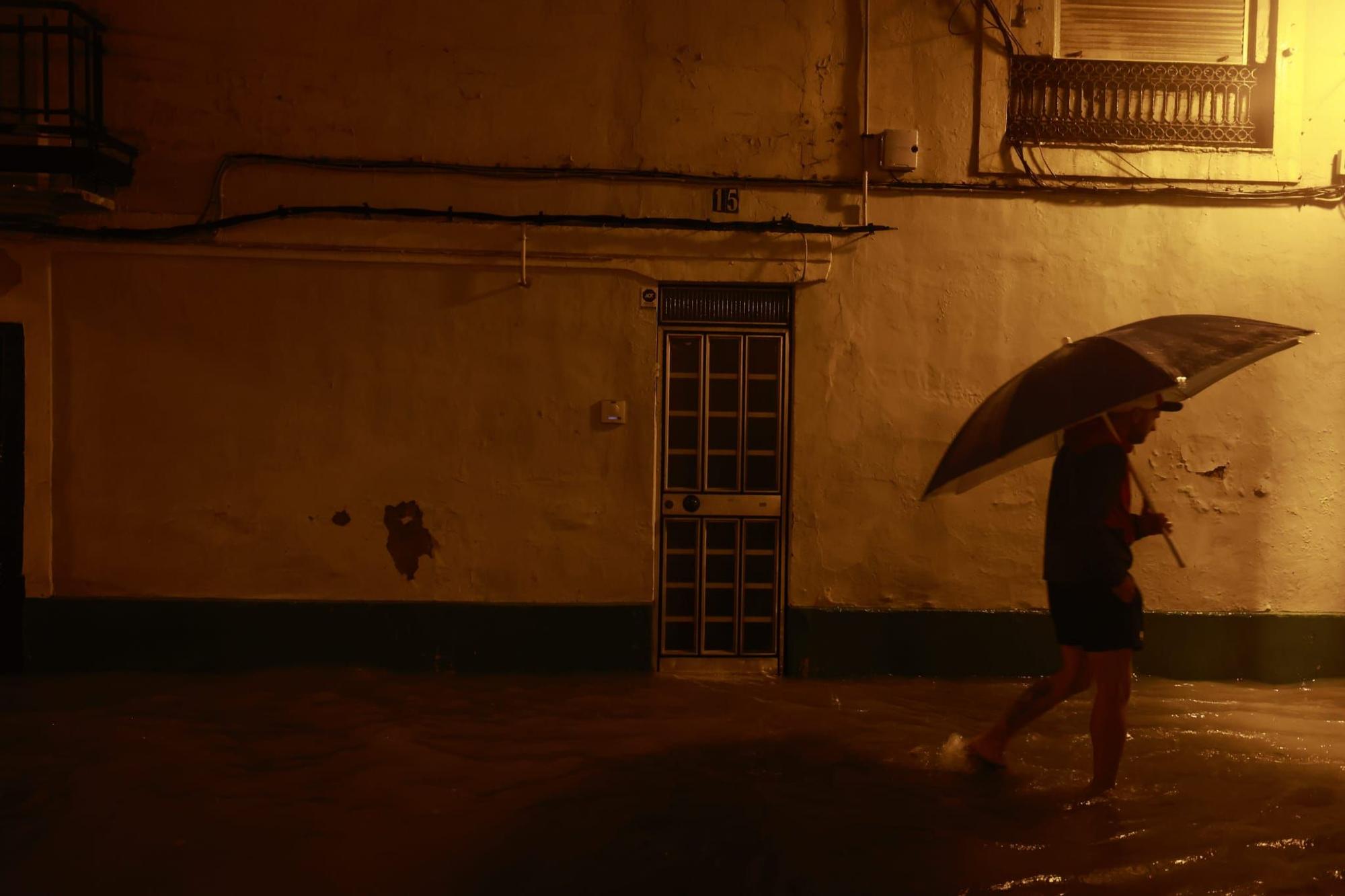 Las lluvias torrenciales descargan con fuerza sobre Valencia