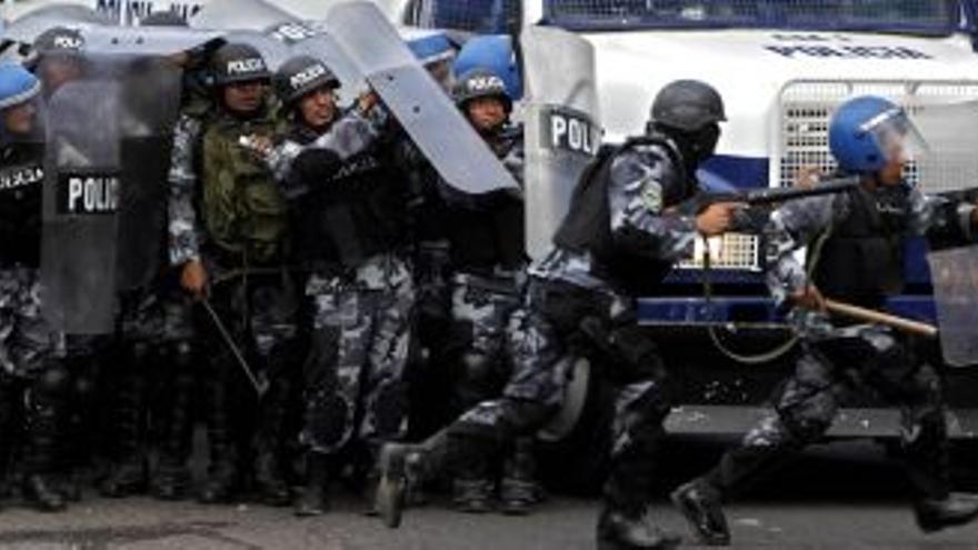 El Gobierno de Micheletti decreta el toque de queda en Tegucigalpa por los disturbios