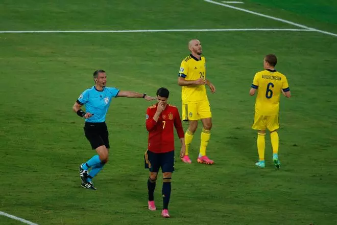 Morata se sitúa en el centro de la vorágine de las críticas a España