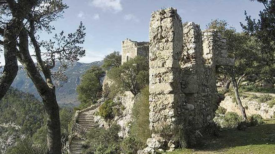 Las murallas del castillo, propiedad del Ministerio de Hacienda, presentan un pésimo estado de conservación.