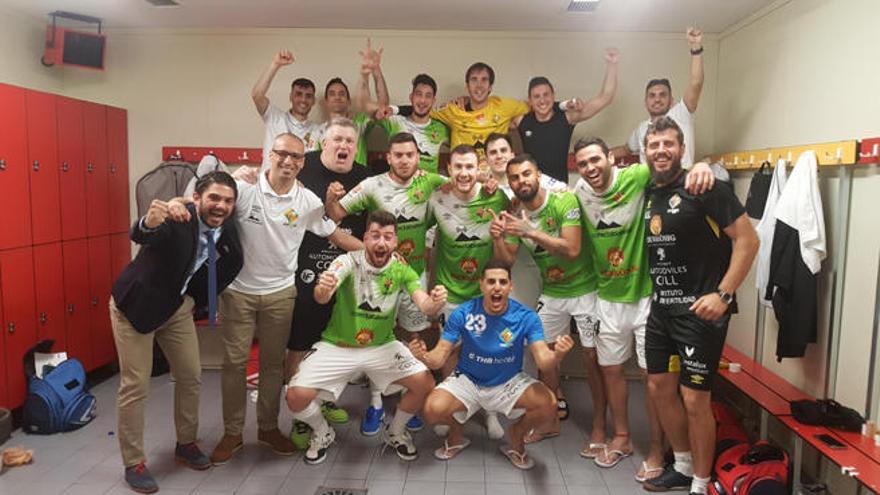 El Palma Futsal celebra su victoria en el vestuario.