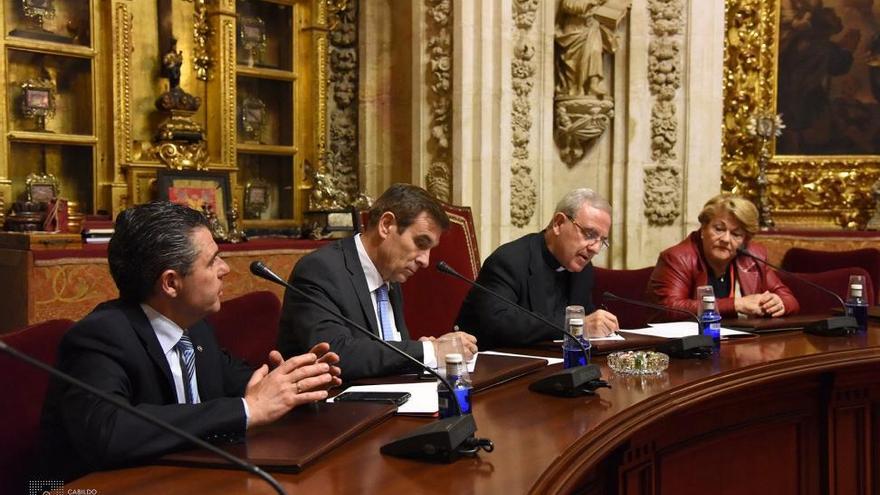 El Cabildo Catedral y la Agrupación de Hermandades firman un convenio por 27.000 euros