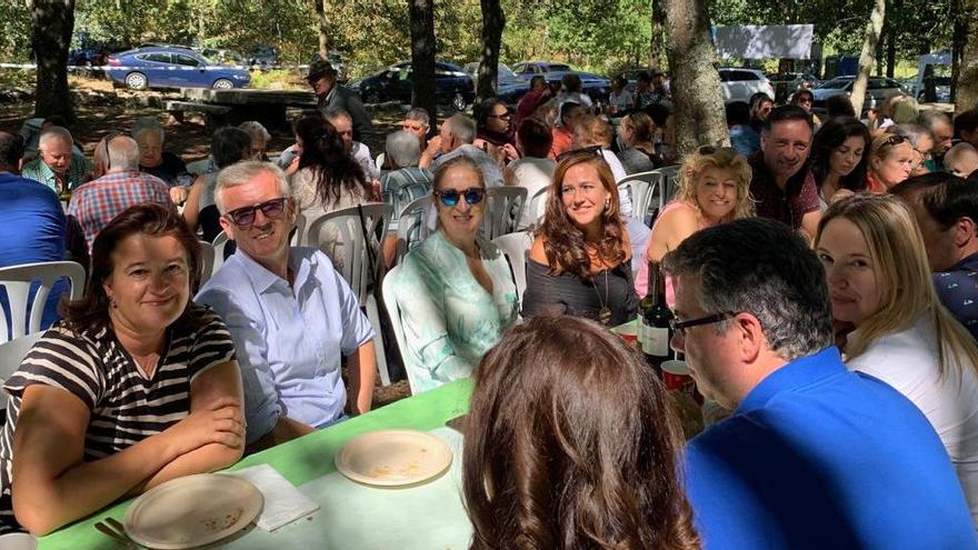 Carmen Amoedo, Alfonso Rueda, Ana Pastor y Ana Alonso, en la comida de los populares de Redondela. / FdV