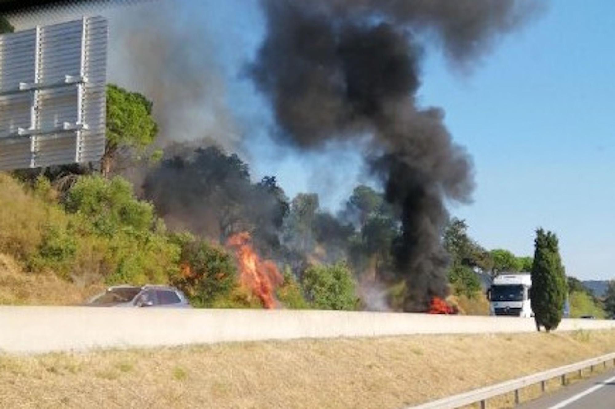 Incendi de vegetació a la Jonquera