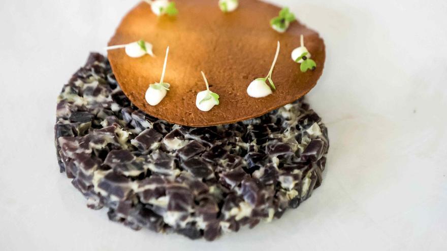 El chef Kike Erazo gana el concurso del mejor tartar en Horeca 2025