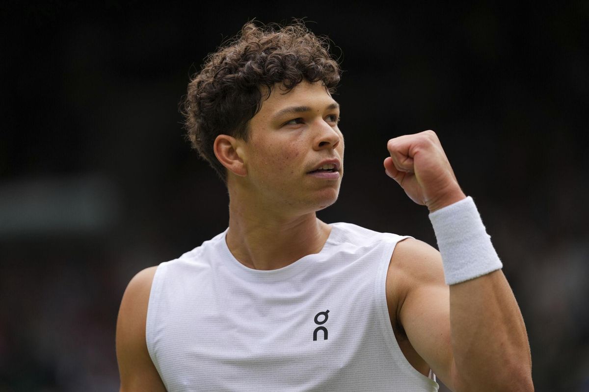 Ben Shelton of the U.S. reacts during the men's singles fourth round match against Lorenzo Sonego of Italy at the Wimbledon Tennis Championships in London, Monday, July 7, 2025.(AP Photo/Kirsty Wigglesworth)