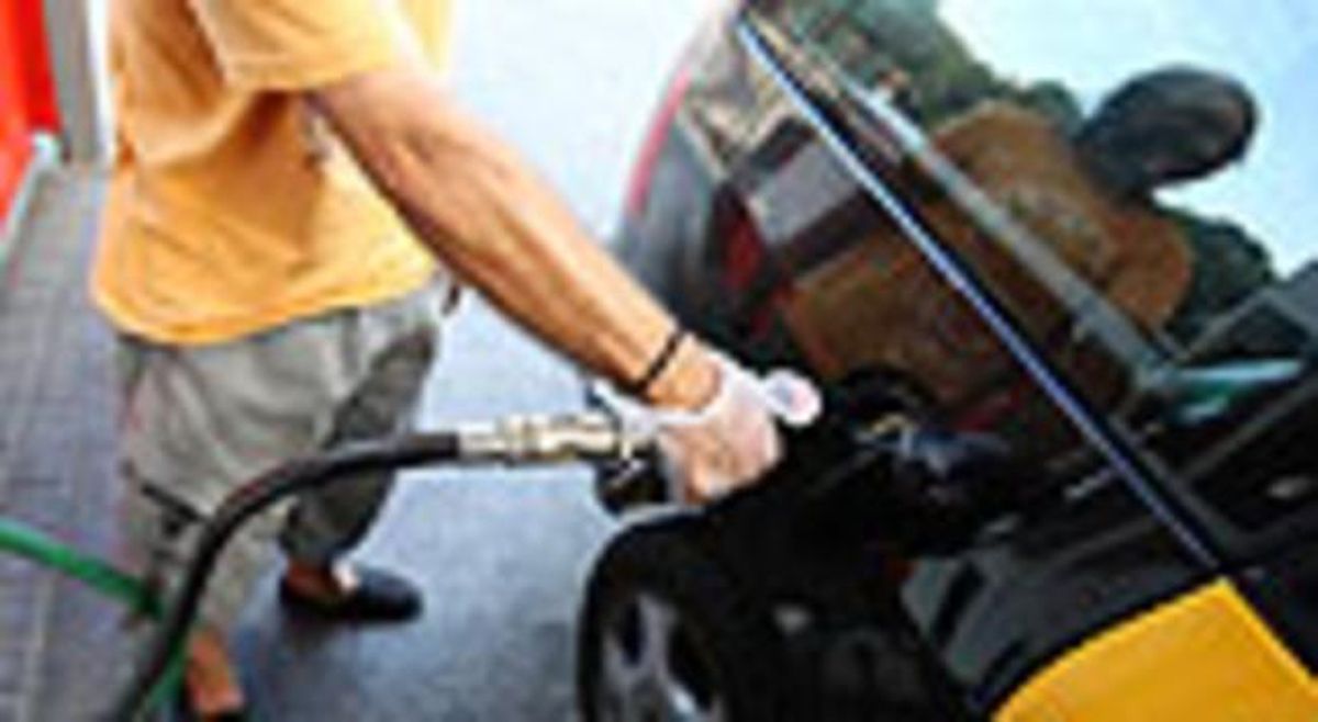 Un conductor omple el dipòsit. Un conductor omple el dipòsit.