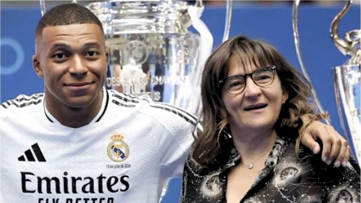 Fayza Lamari, junto a Kylian Mbappé en el día de su presentación.
