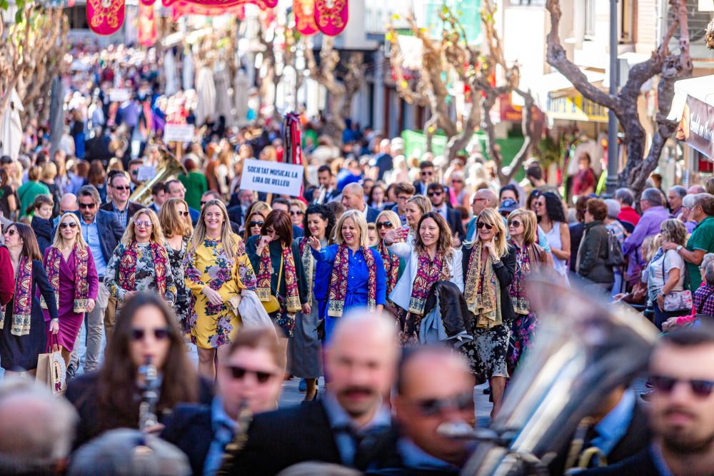 Más de 500 músicos marcan el ritmo en el inicio de las Fiestas de Benidorm