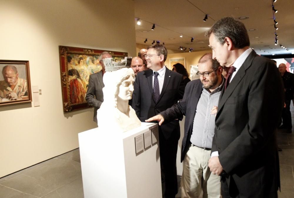 Zapatero y Puig visitan la exposición sobre la República en el MUVIN