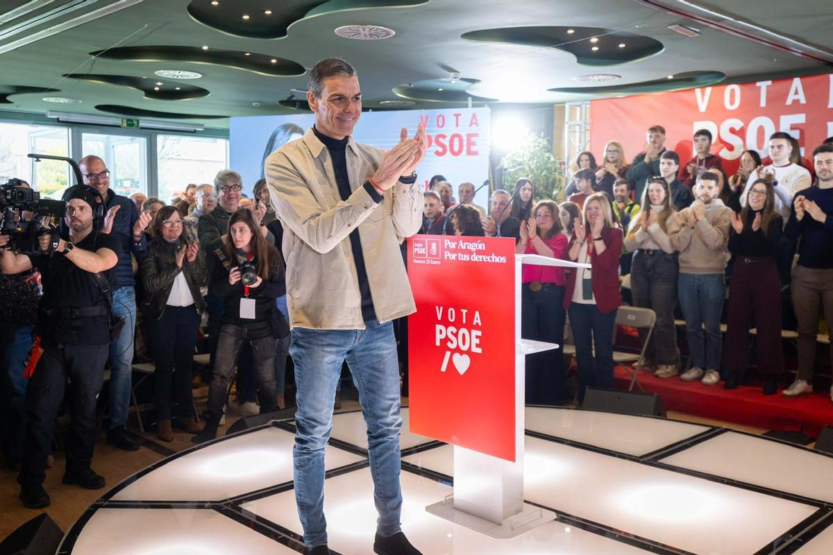 En imágenes I Pedro Sánchez arropa a Pilar Alegría en el mitin de Huesca
