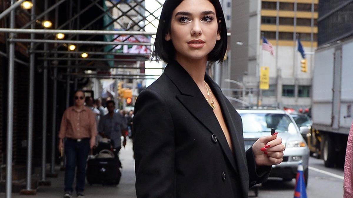 Dua Lipa con 'total look black' en Nueva York