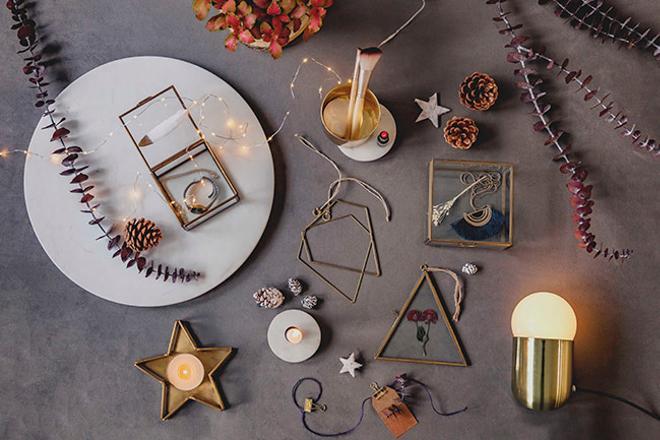 Detalles personales en la mesa de Navidad