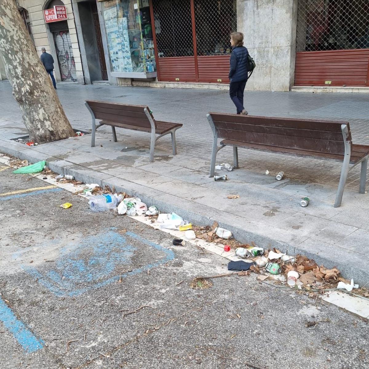 Tramo inferior de la ronda de Sant Antoni después de la retirada de la losa.