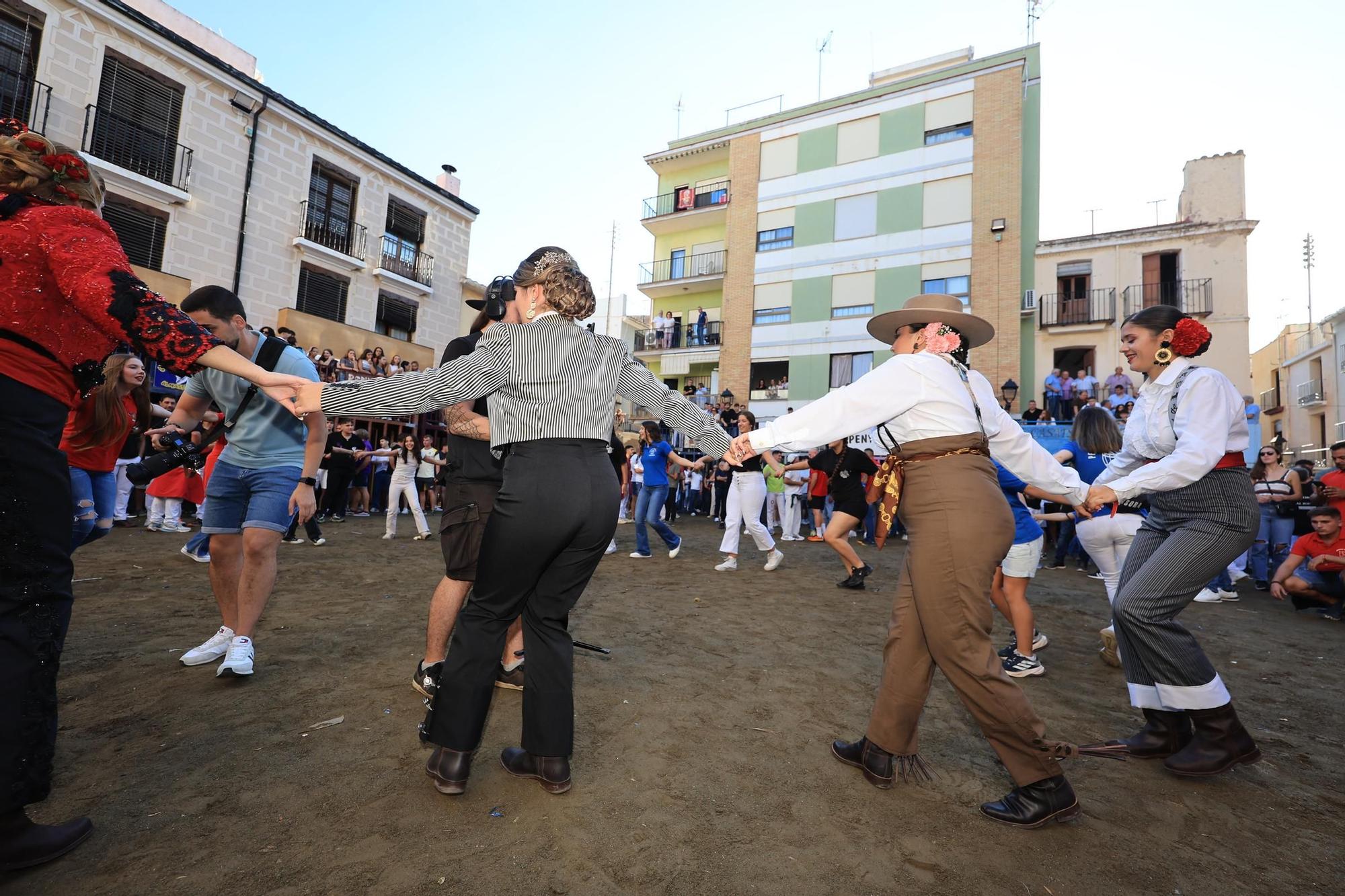 Las imágenes del primer encierro y de las exhibiciones taurinas de las fiestas de Almassora