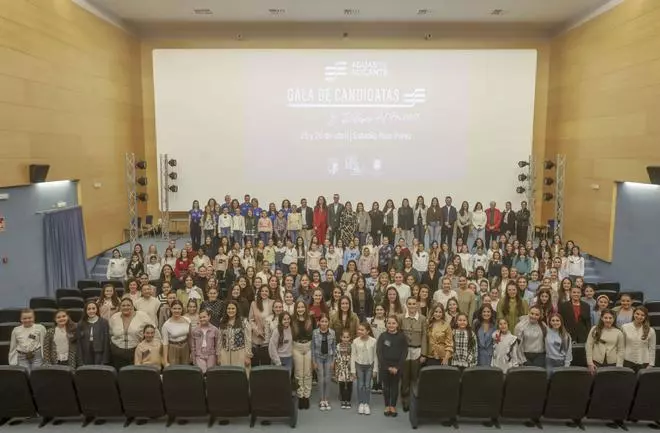 Presentación de la Gala de Candidatas a Belleas del Foc en el estadio Rico Pérez.