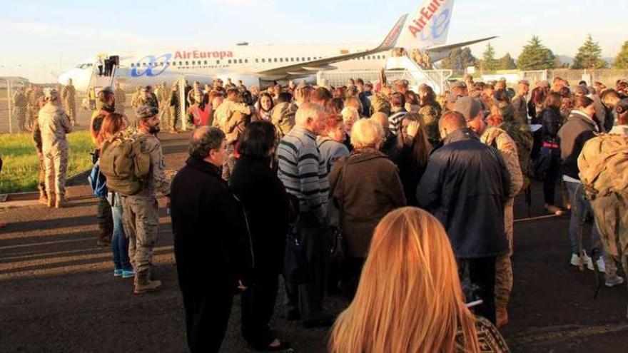 Llegada de los últimos efectivos de la Brilat en Mali, ayer en el aeropuerto de Lavacolla.