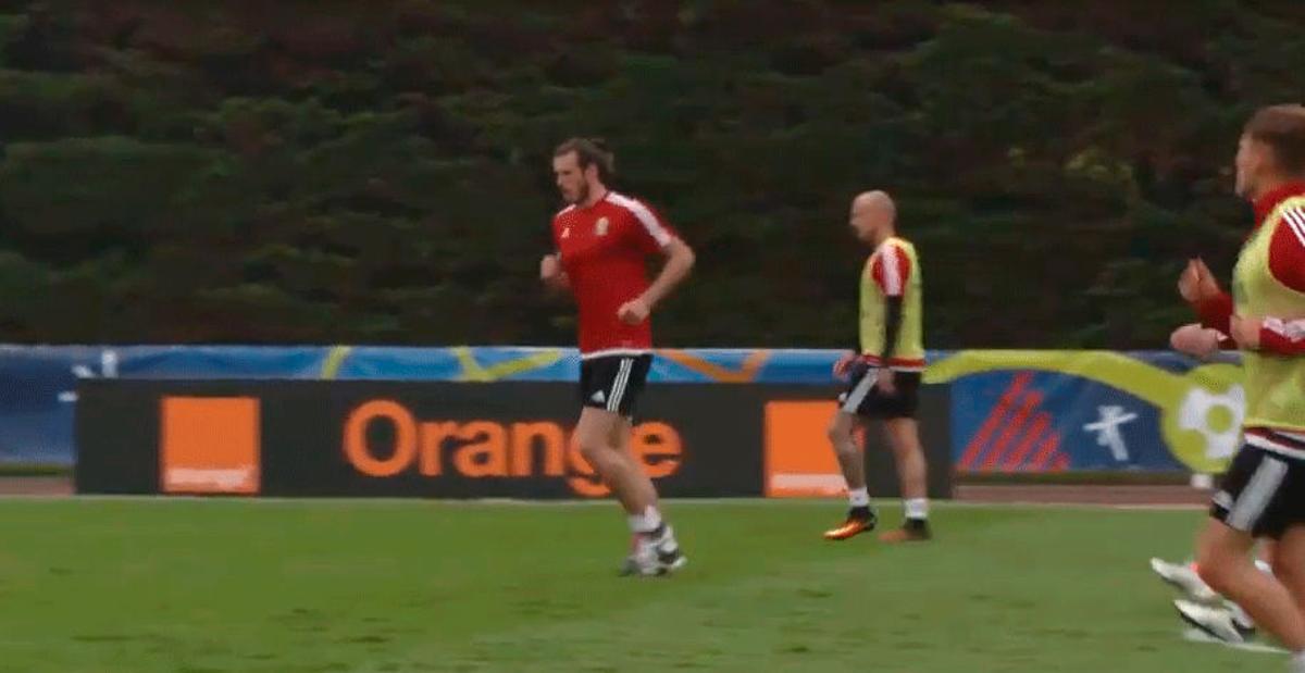 Bale, en el entrenamiento con Gales