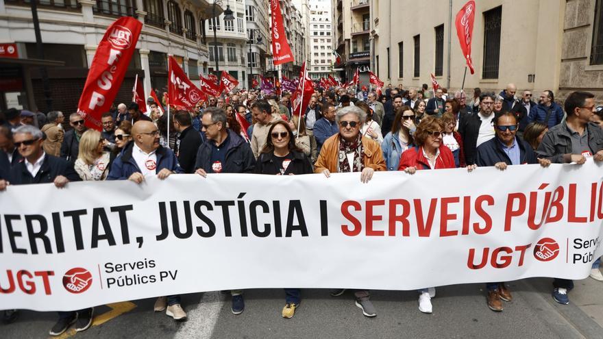 Gritos de "el president a Picassent" en la manifestación del 1 de mayo en València