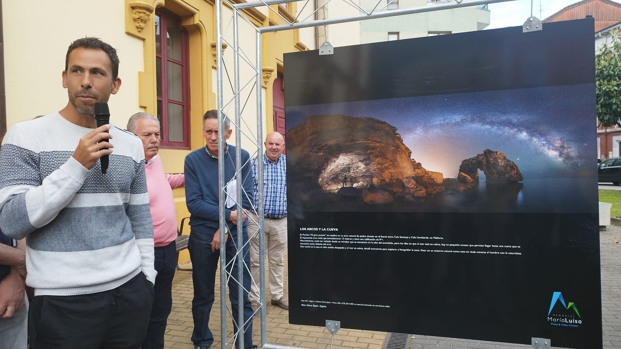 Así fue la inauguración en Infiesto de la exposición fotográfica por el 33 Memorial de María Luisa