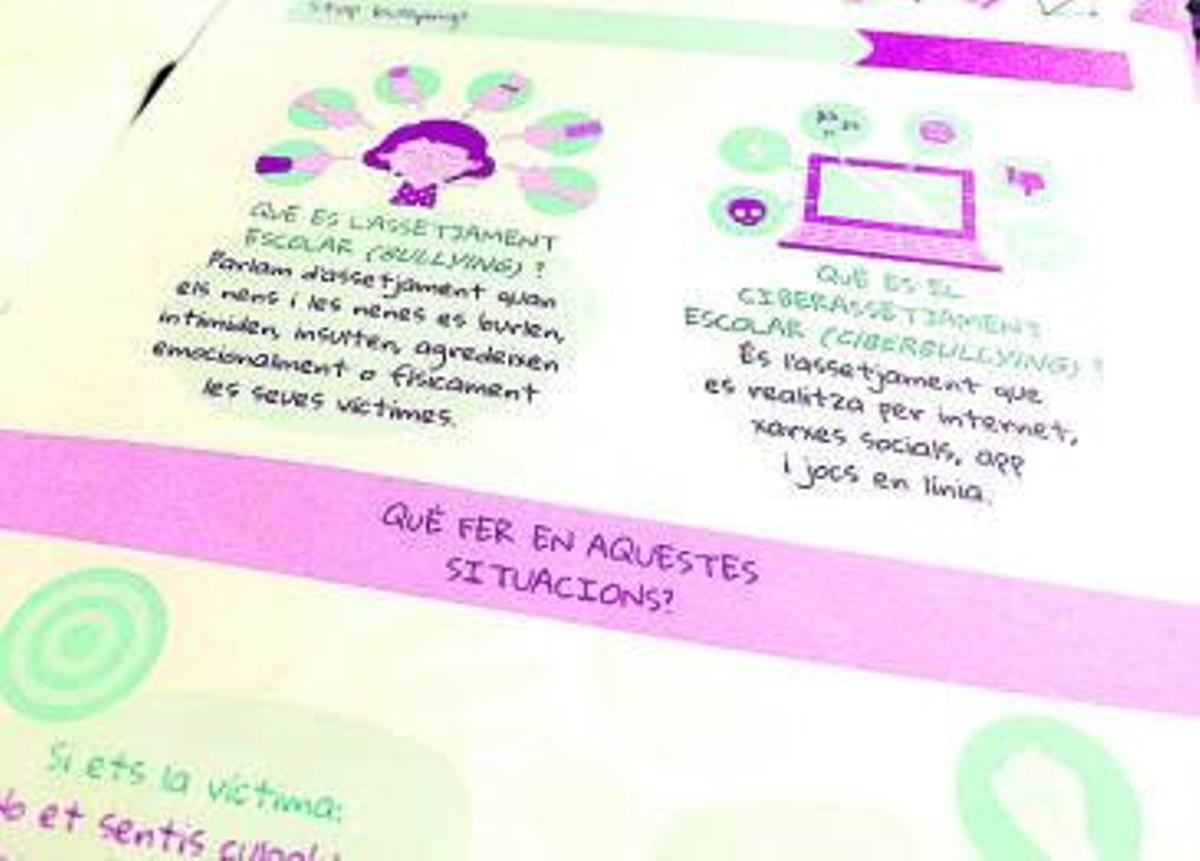 Belén Alvite, Naia Juan, Alejandro Moreno i Paula Villena, amb les agendes. | JUAN A. RIERA