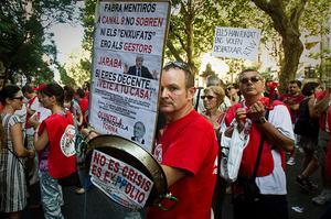 Concentració davant la seu del Consell d’Administració de Ràdio Televisió Valenciana (RTTV), on 1.295 treballadors podrien perdre el seu lloc de treball.
