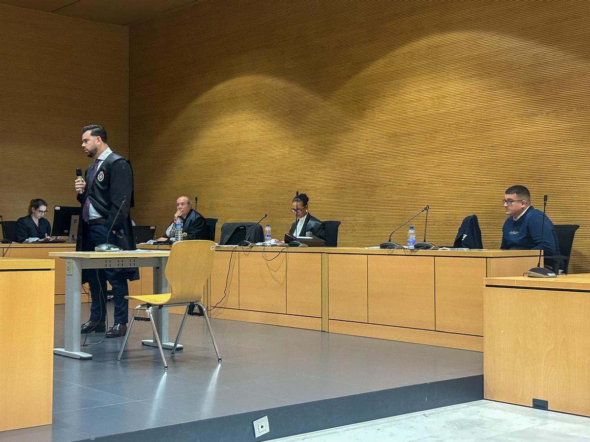 El letrado de la defensa, Roque Esteban García, este martes durante su alegato en el juicio.