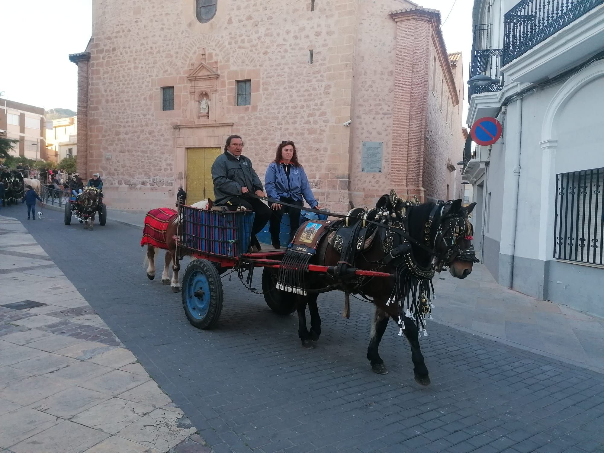 La Vall recupera su multitudinario pasacalle de Sant Antoni