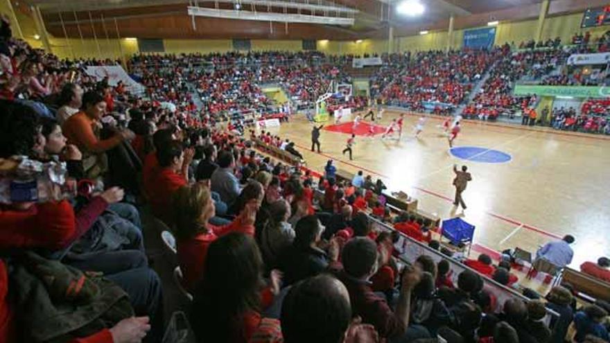 Aspecto del Central en el partido del Gestibérica contra el Real Madrid, que inauguró la &quot;marea roja&quot;.