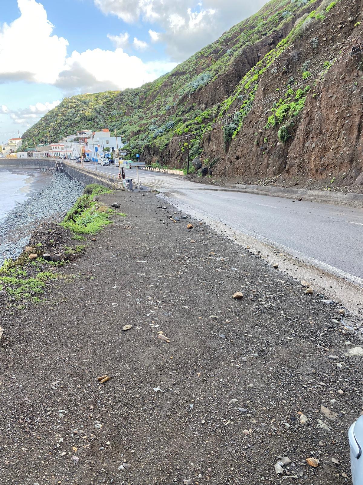 Caida de rocas en Taganana